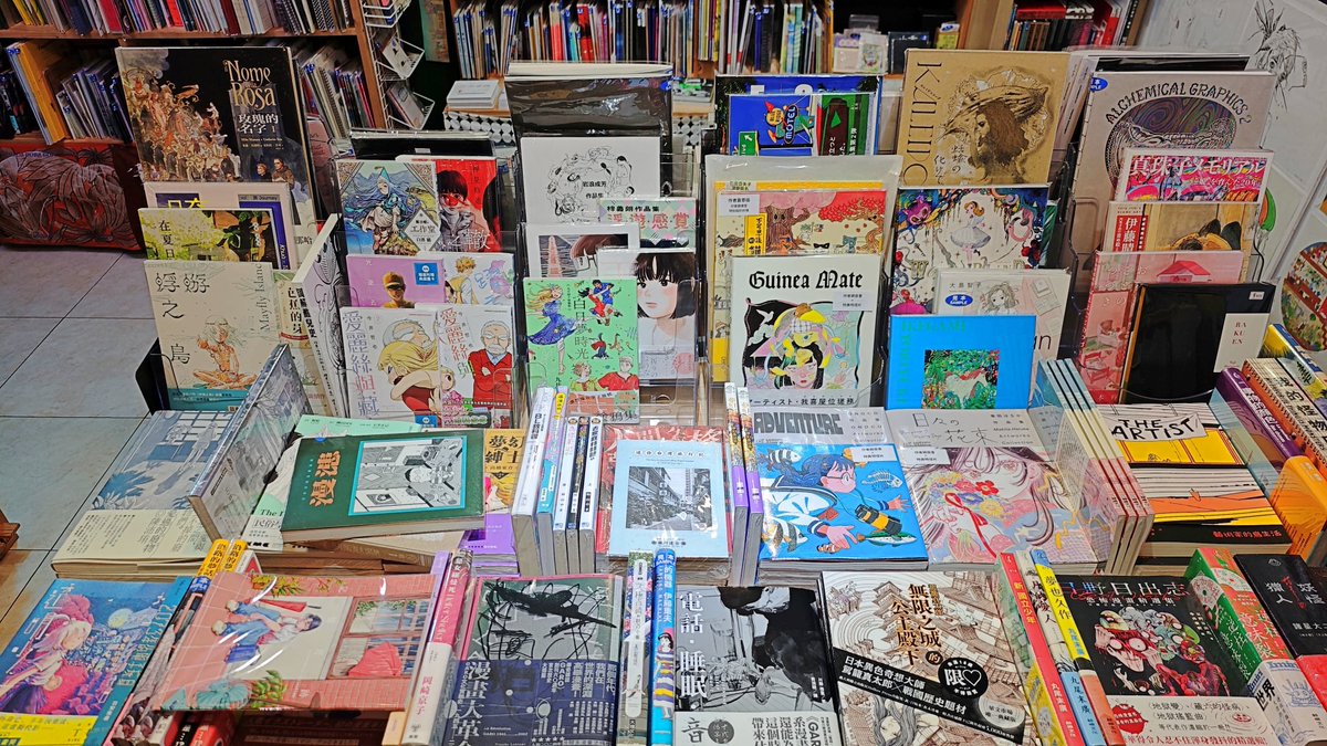 Vinod_pera's tweet photo. 大学がある地域なので、文化的な雰囲気の路地に個性的な店が点在しています。 https://t.co/8Fj0lOH6lc