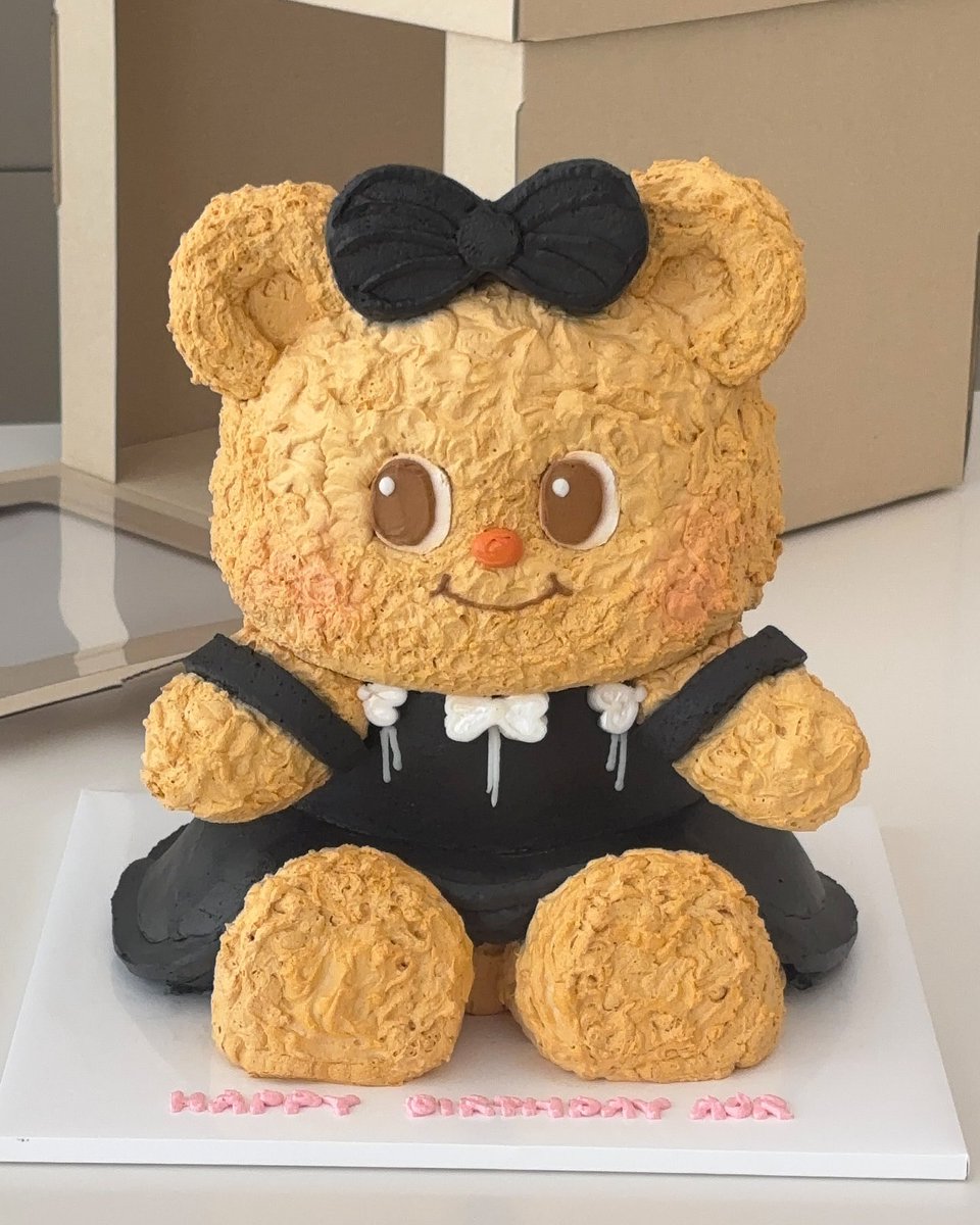 praewlovemarc's tweet photo. เค้กคุโรมิน่ารักมากก จนต้องไปเสิร์ชว่าร้านไหน 
ร้าน https://t.co/fPhrQbNYVE.cakes ร้านเค้ก 3D Characters ทำเหมือนจริงทุกก้อนเลย น่ารักทุกก้อนอ่ะ🥺🎀 https://t.co/AxrjeBGojO