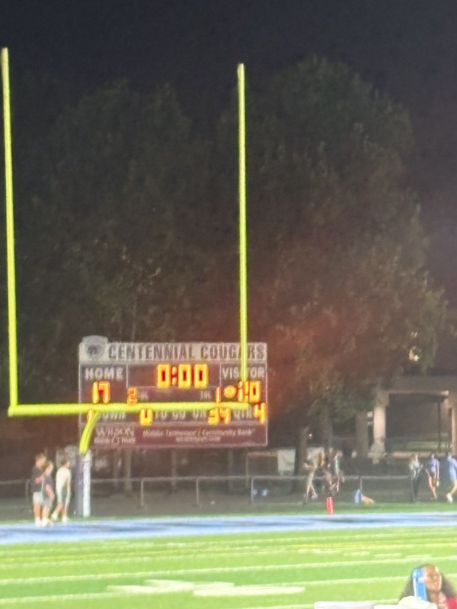 CreekBarstool's tweet photo. 20-17❤️ ‼️1-0‼️ FIRST WIN @ CENTENNIAL 😭🗑️ OUR QB1 YACKIN ON THE FIELD 😭😭 dont even care abt our next game @SiegelBarstool we coming for yall next #welit https://t.co/Y6JVJFf69V