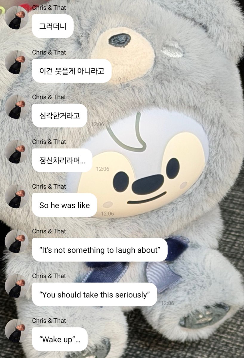realskzoo's tweet photo. CHN en 🫧
[260822]

🐺: Ah, mi rodilla mejoró en comparación con ayer!!!
🐺: Aunque todavía duele un poco... ㅋㅋㅋㅋㅋ
🐺: No pude moverme para nada ayer porque me pusieron inyecciones justo en el tendón de la rodilla... ㅠ
🐺: Literalmente pensé que iba a morir ㅋㅋㅋㅋㅋㅋㅋㅋㅋㅋㅋ
🐺: El doctor dijo que es por mis pies planos...
🐺: Él preguntó cómo vivo con estos pies...
🐺: Y cómo diablos actúo (bailo) con estos pies... ㅋㅋㅋㅋ
🐺: Así que respondí con
🐺: Con pasión
🐺: ㅋㅋㅋㅋㅋㅋㅋㅋㅋㅋㅋㅋㅋㅋㅋㅋㅋ
🐺: Así que él fue como
🐺: "No es algo para reírse"
🐺: "Deberías tomarte esto en serio"
🐺: "Despierta"...