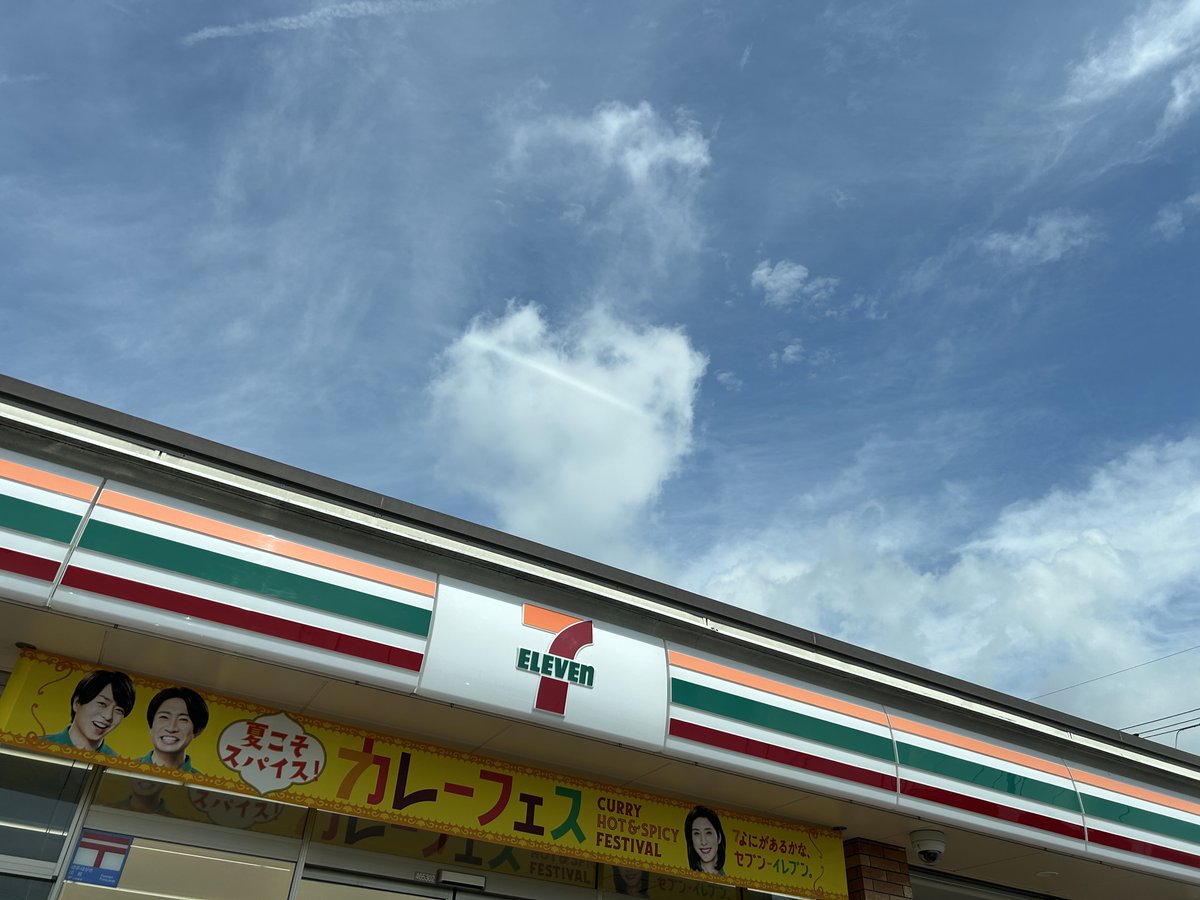 zaki3938's tweet photo. 軽トラの爺さんにドアパンチを喰らい、「当たりましたよ、気をつけてくださいね」と注意したら『なんだぁ！これくれぇで！テメェ、なんだぁ？オレとやんのか？』から始まり延々と逆ギレ説教を喰らってしまい、それなら仕方ないと警察沙汰に。 https://t.co/D7C5UJbeW1