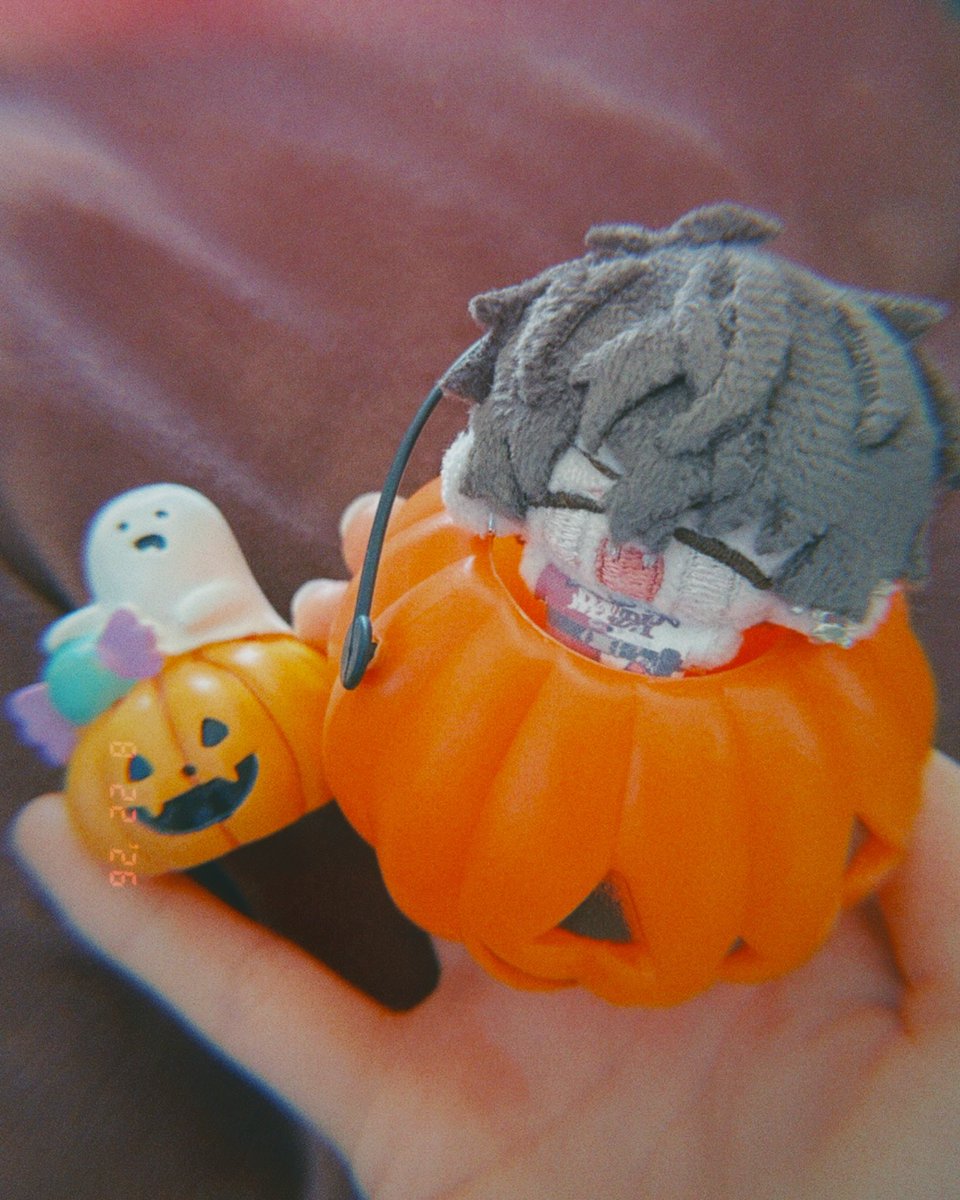 x_opoi's tweet photo. 100均もうハロウィンだった https://t.co/7saxCNpq8O