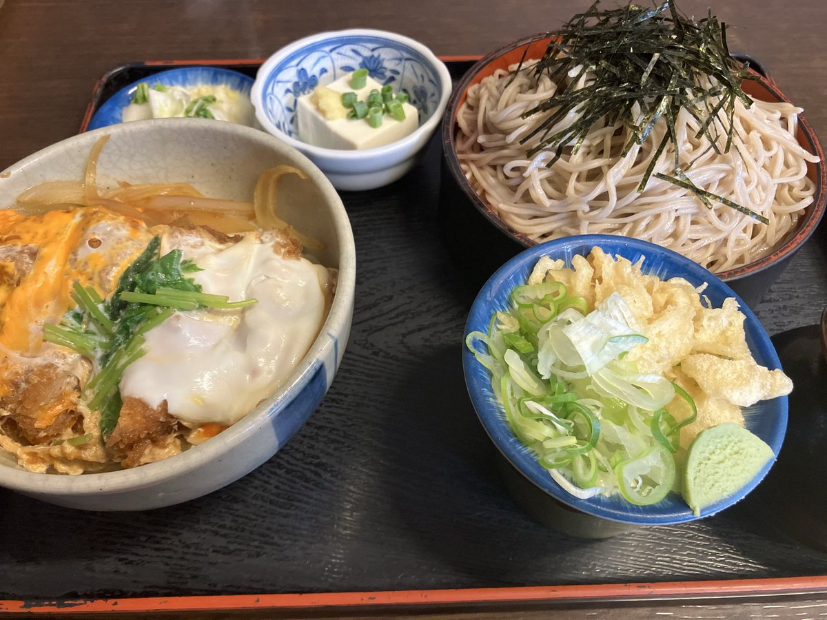 konoco_0529's tweet photo. 食べすぎてお腹痛い https://t.co/KGakaUZpQx