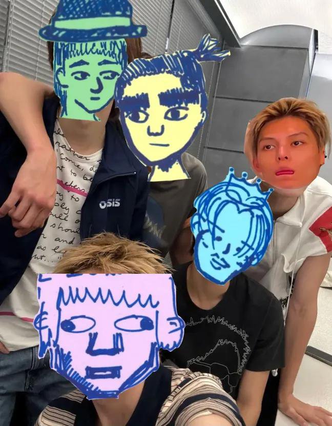 yufanful's tweet photo. Gue ga tahan liat ini ya gusti anak2 gue 🤣😭😭 jjami bisa ga gambar diri sendiri biar komplit 😭👋 https://t.co/cQkWjxGwOc