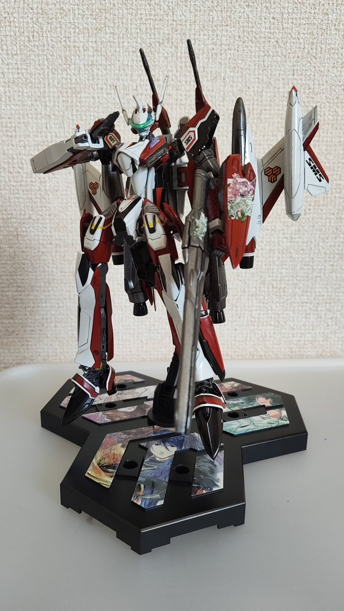 A2Ji8's tweet photo. 過去の作品
デカール貼りの練習台になってもらいました。
#マクロス　#プラモデル　#筆塗り https://t.co/IJbPZ22DsK