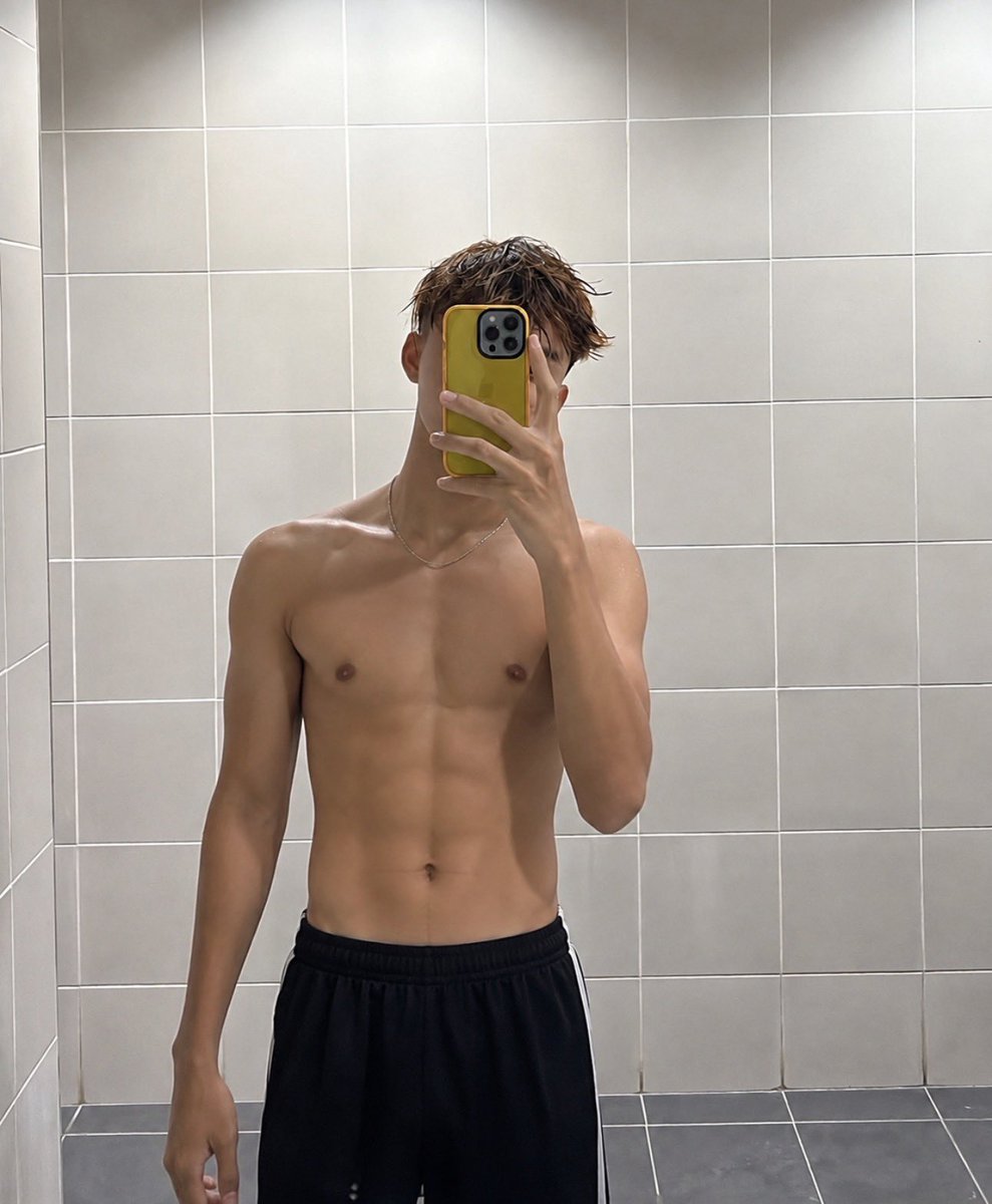 themoonkiddd's tweet photo. Mirror mirror https://t.co/Jr56ti9JGU