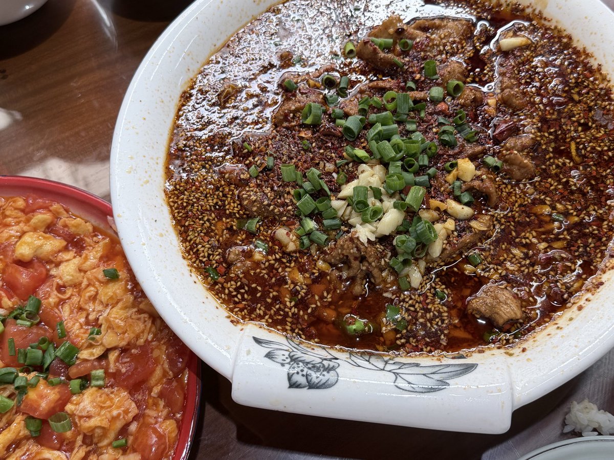 Daisy0724C's tweet photo. 这次点的菜也没有上次完美了啊啊啊我恨。但是水煮肉片还是好吃的 https://t.co/aNPy1LmjHd
