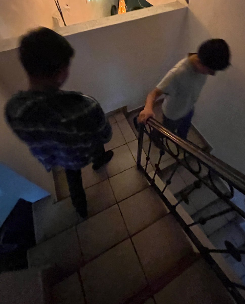 DDMkpro's tweet photo. Ingaturoña despidiendo a los gemelos, había estado con hermanos jajaja pero no con gemelos 🥵🔥 https://t.co/z0SL91gMXF