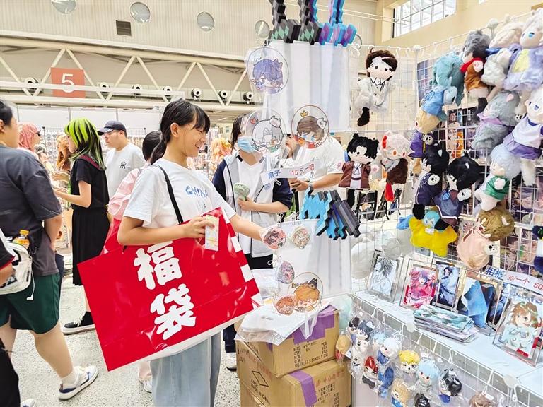 0ytQEaRQMGBsNpk's tweet photo. Just landed at the comic con!!  Spotted so many awesome cosplays and bagged exclusive merch today—already counting down to tomorrow! #AnimeConVibes https://t.co/vq0Z8SbkQF