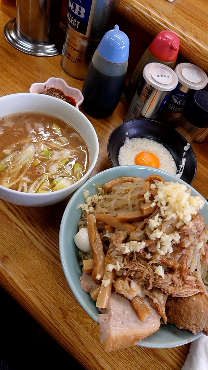 carbee719's tweet photo. ラーメンそら さん
つけ麺少なめ（生たまご 麺少なめサービス）＋とろろ＋味付メンマ＋火鍋タレ＋ビール
ｾﾞﾝﾌﾞﾃﾞ
普通のつけ麺のままでもすごく美味しい🤩
 初めての火鍋タレを麺丼に入れたらラー油的な辛うまに😍
激辛想定の保険で作成した山かけとも相性良く😊
汗だくで完食✨
ご馳走様でした https://t.co/3DZ6iLsU0q