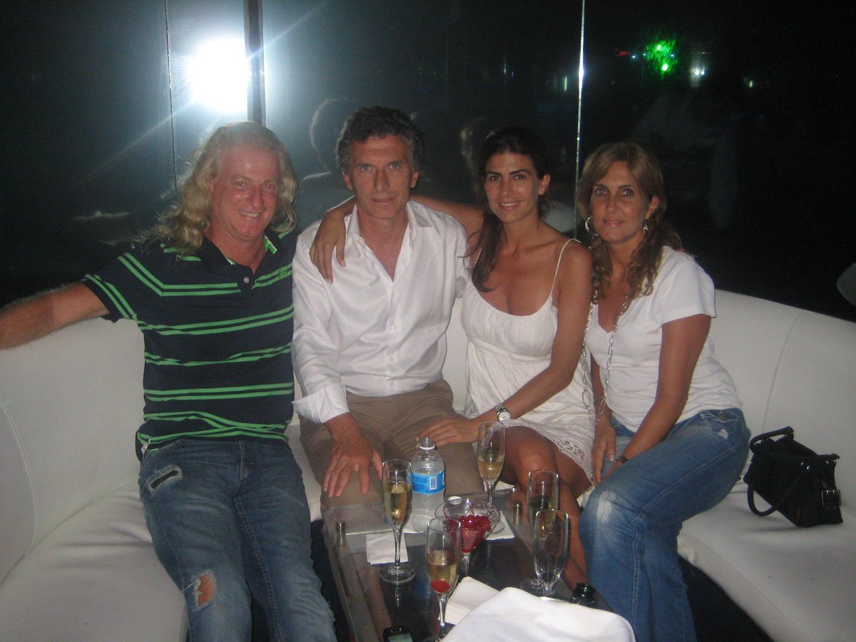 mis2centavos's tweet photo. Vuelve el amigo de @mauriciomacri. https://t.co/YzHgkc39ub