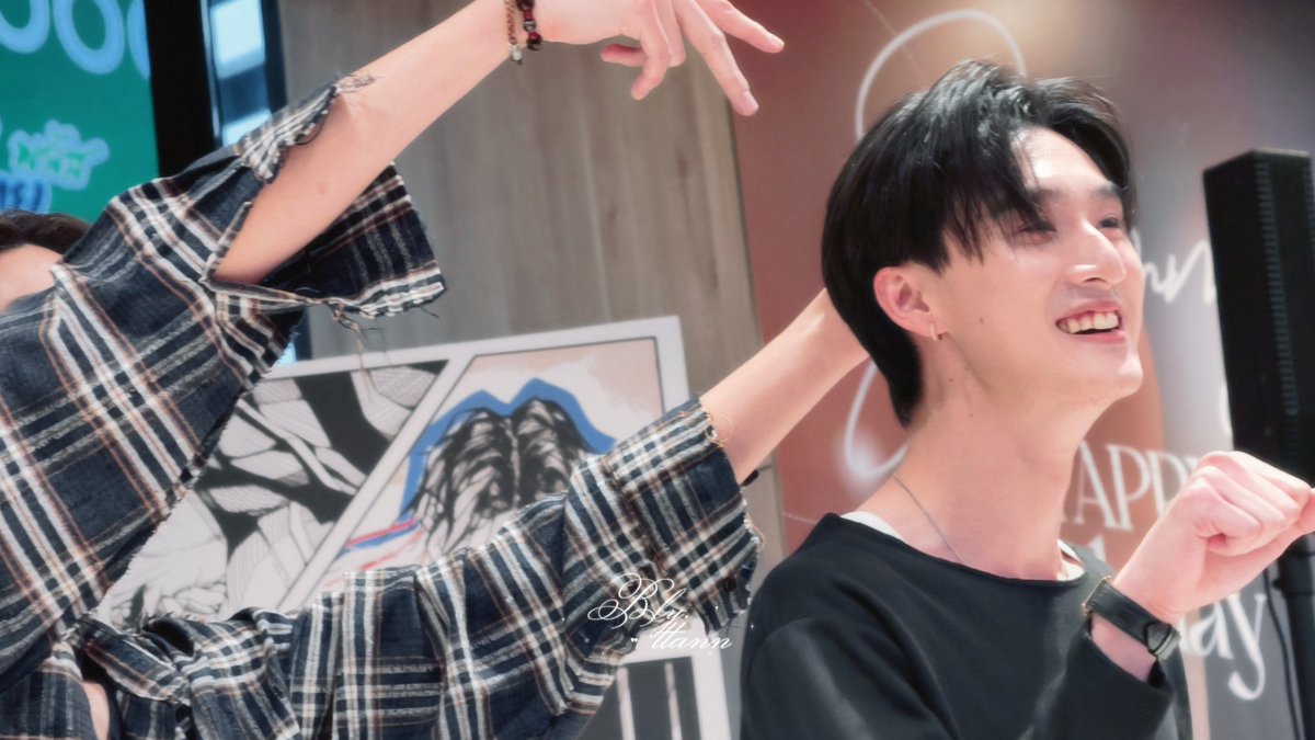 lostinwillest's tweet photo. ใช้หน้าที่การงานในทางที่ชอบดีมากครับทั้งคู่เลย ได้ทั้งใจ ทั้งเหมียว ใครมีความสุขสุด แยกไม่ออกแล้ว 😬🫶🏻

#MrKillSeries 
#dew_jsu @dew_jsu
#tee_vtp @vitheepanich https://t.co/rB3xu11ipI