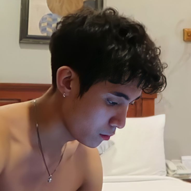 summerof_brent's tweet photo. bagay naman kasi talaga ang kulot

WE MISSED YOHOO BRENT https://t.co/D226uBAvMp
