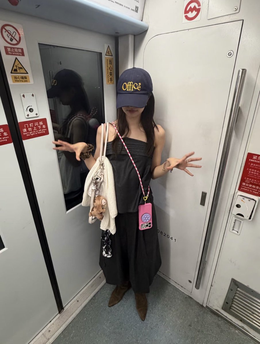 Ruohaq's tweet photo. peak metro fit check. next stop: ⁉️🚇 https://t.co/FVcVjbivdp
