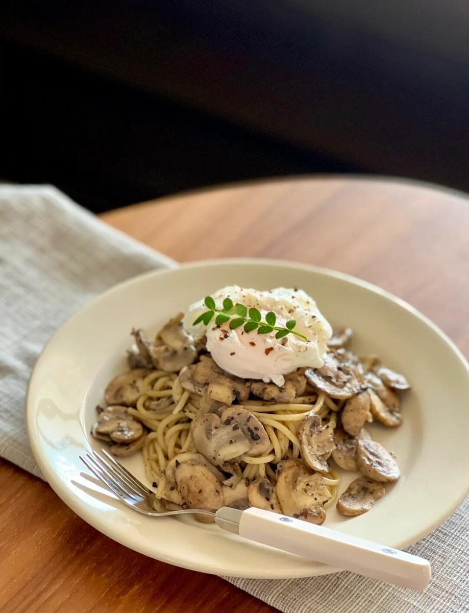 jade_everall's tweet photo. Just had the most creamy truffle pasta at that hidden downtown bistro  The aroma, the perfect al dente texture—10/10 would come back and bring all my foodie friends!， https://t.co/AoF5LefA7R