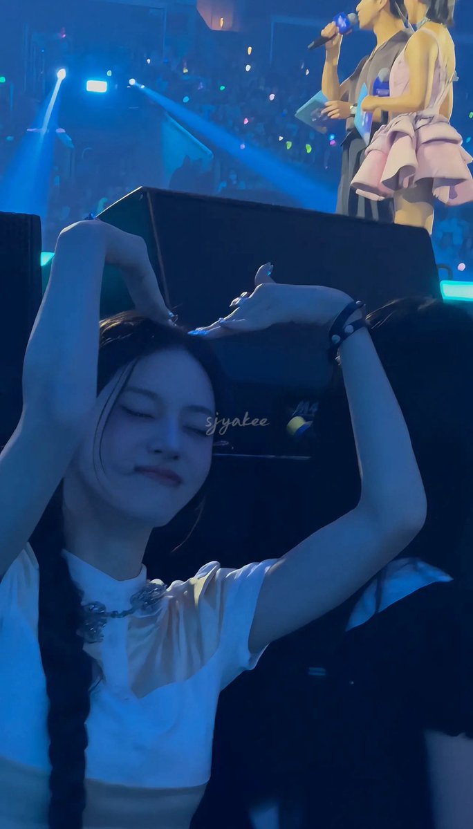 sjyakee's tweet photo. minju ur so cutie #ILLIT #MINJU #KCONLA2026 https://t.co/B6xHXkaONy