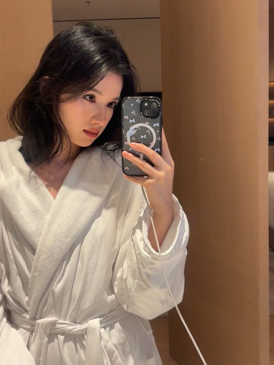 dianzia7's tweet photo. 260822 장정의 인스타

날씨가 정말 좋아😎
#张婧仪 #ZhangJingyi #장정의 https://t.co/68svf7tXnP