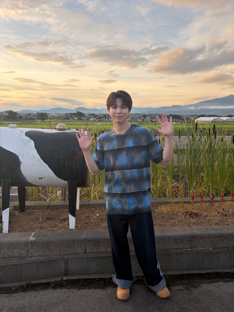 milk_info's tweet photo. ／
このあと放送📣
＼
8月22日(土)19:00〜放送
日本テレビ「笑ってコラえて！2時間SP」に
M!LKより #塩﨑太智 #曽野舜太 #吉田仁人 がVTR出演します！

塩﨑は「ダーツの旅」に、
曽野と吉田は「道の駅伝」に出演します！

ぜひ、お楽しみに！
@warakora_ntv
#笑ってコラえて！
#MILK https://t.co/6AKJKCJeAp