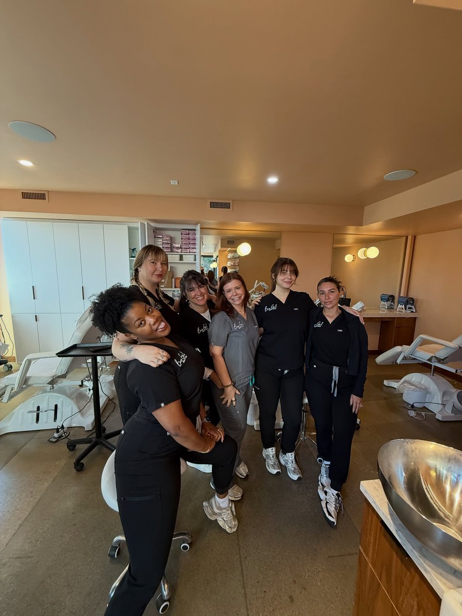 servingfacxxrj's tweet photo. 🤍L💕🌸Hoyal clients hallelujah 
Gydrafacials hallelujah 
irlhood hallelujah https://t.co/wN26h7Nl3h