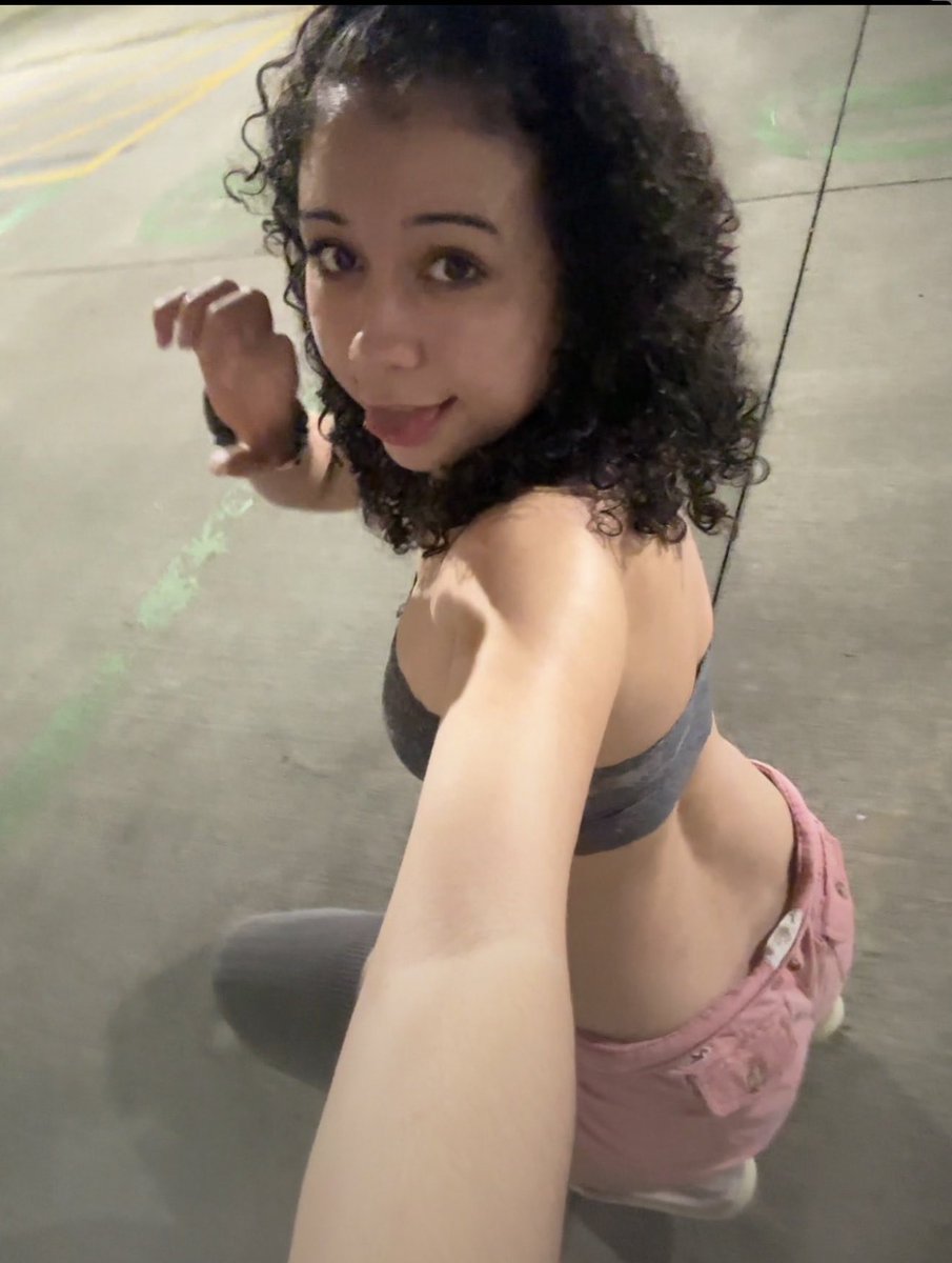 Rob0ps4u's tweet photo. Cuck sent in his gf already on her knees for us👀 https://t.co/qBm51QZDav