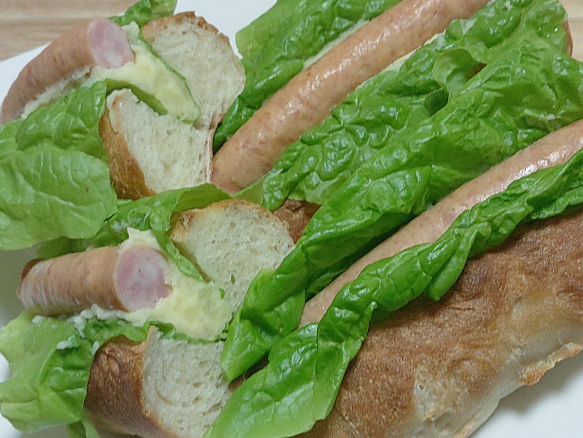 9Shield's tweet photo. #天界学園飯テロ部 #手ごねパン
バゲット風のパン焼いてみたくて挑戦して見たのですが、中々難しいですね〜💫
大きな気泡にならなくて、普通のパンみたいに目が詰まってしまいました
食感は表面固めで中はもちもちした感じで、結構好きですがもう少しカリカリふわふわを目指したいところです https://t.co/icvbGpwmBp