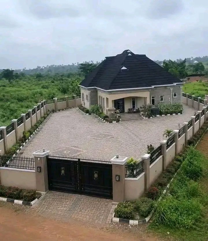 mekwafendi's tweet photo. After building your dream house in this kind of environment, what next https://t.co/YvbnM7uxNe