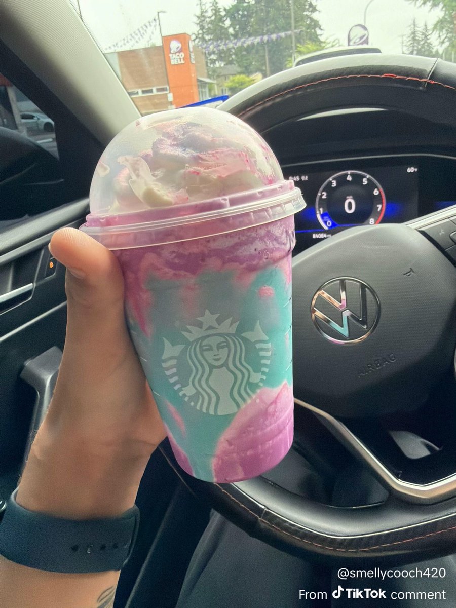 rockandrollmm's tweet photo. I want to buying unicornfrappucino starbuck :/ ada ga yah lewat fyp gw mulu dah😔 gw lihat di online store tidak adaaa https://t.co/6PbCuus6PF