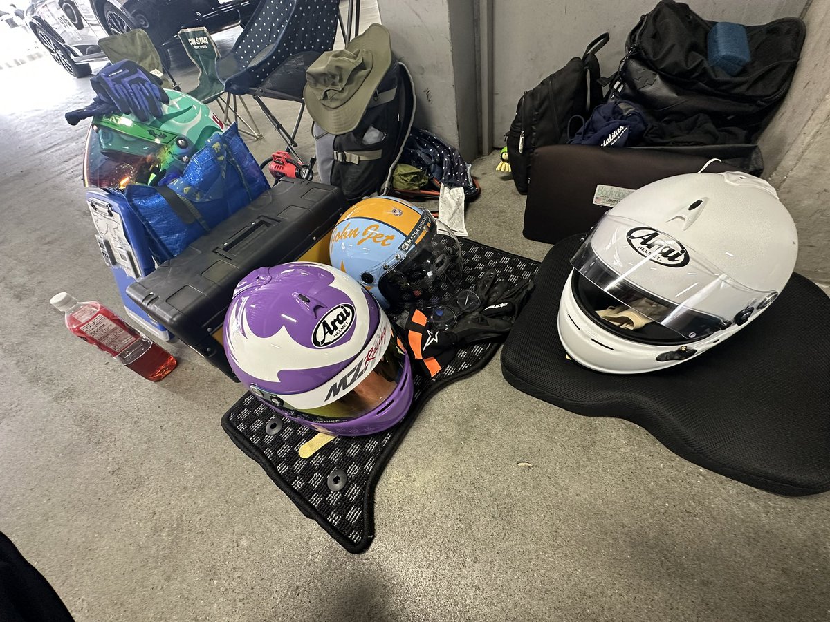 osa17678877's tweet photo. エコカーカップ(エンジョイ60)
待機中♪只今の富士スピードウェイの気温は28度🫠蒸し暑い💦
#エコカーカップ #富士スピードウェイ
#ロードスター #ShMC #LOVAC
@nene_kozakura #もくもくねね https://t.co/8Yn24uRqaU