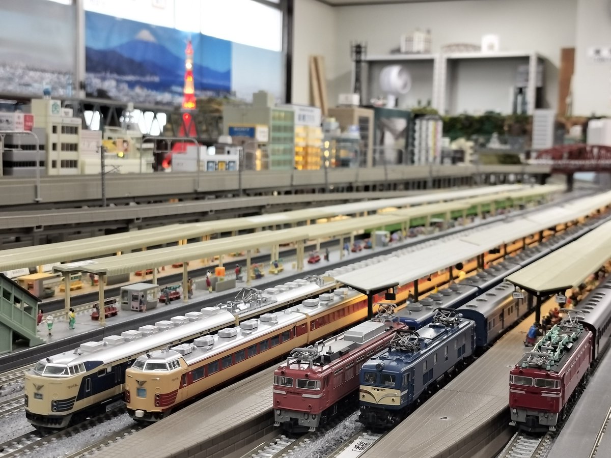 mac_yosshi's tweet photo. 先月の鉄分
タナカトレイン
1,2番線集合写真
#鉄道模型 #レンタルレイアウト #Nゲージ #静岡 #清水
北陸本線国鉄時代 終
#485系 #雷鳥 #きたぐに #しらさぎ #白鳥 #581系 #14系 #キハ82
#475系 #立山 #加賀 #日本海
#EF81 #24系 #EF70
#キハ82 #50系 #10系 #12系 #20系
#貨物 #つるぎ
#EF58 #荷物 https://t.co/Q5JvW1vOG7