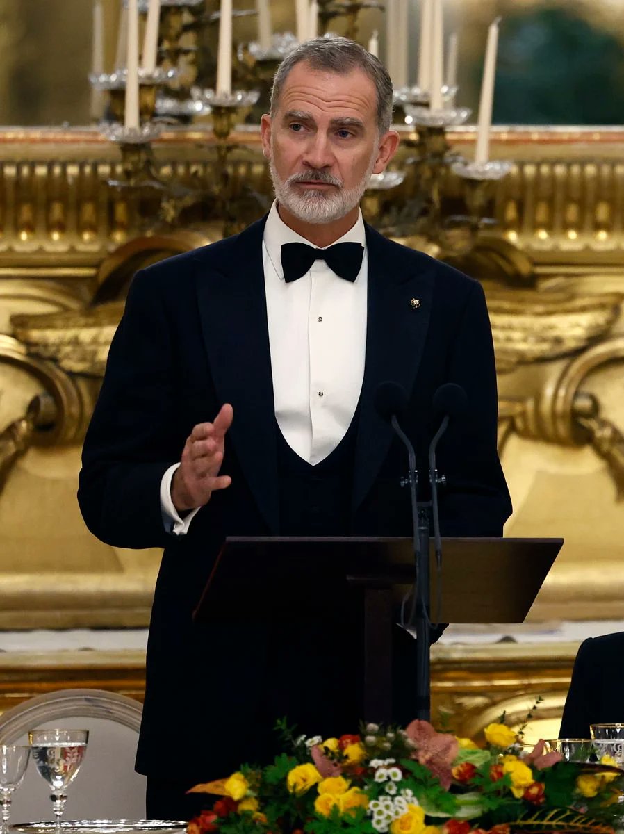 dieworkwear's tweet photo. the king of spain would unironically make for a good james bond https://t.co/NukH2Zaf60