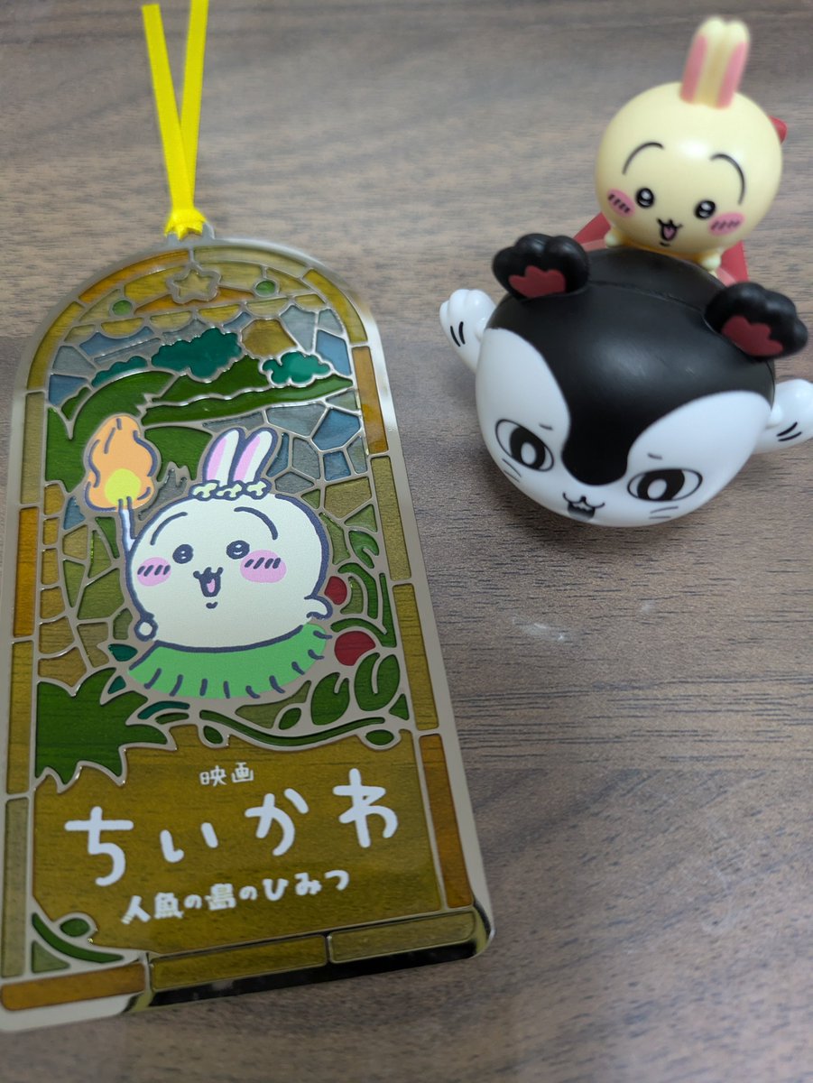 25Raspberry's tweet photo. 2026/08/22（土）
娘は夫とちいかわ映画✨️
お土産もらった😍💕カワイイ

私はお家で書道と読書　　

#図書館の魔女
なかなか世界観に入れなくて、読むのに時間がかかった😅

#週末は隠れ家でケーキを
言葉にしないと伝わらないし分からないことってあるよね！
小林さんも前に進めそうで良かった https://t.co/hTOs96RQN3