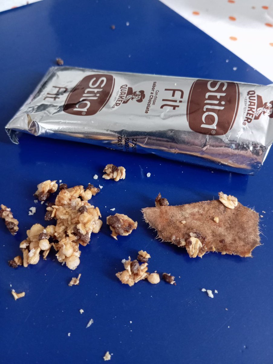 Incubo999's tweet photo. Hola buena noche.
Me pongo en contacto para comentar lo que me acaba de suceder, fue muy desagradable. Me salió lo que parece ser un pedazo de cartón en una barra stila de Quaker. Terrible control de calidad. Que puedo hacer?
@Quaker_Mx https://t.co/mqOgwLisap