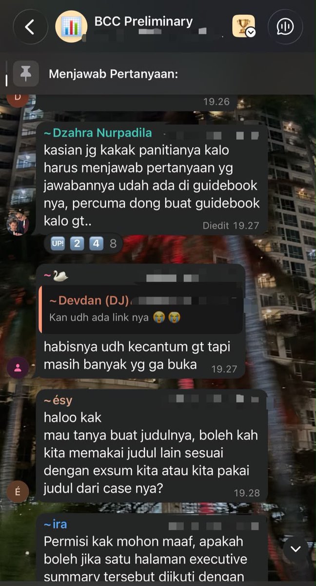 fess10nopember's tweet photo. Halo sebelumnya mohon maaf, kami dari peserta lomba BCC yang diselenggarakan oleh ITS. 

Konteks: Ada beberapa peserta yang bertanya di grup perihal ketentuan lomba. Namun balasan dari panitia menurut kami sangat tidak profesional. Panitia membalas dengan sangat singkat, dan ketus, dan menyindir-nyindir peserta dengan kata kata yang menurut kami sangat tidak professional, kami peserta memang mungkin banyak yang belum tahu seperti apa persyaratannya bahkan mungkin ada yang walaupun sudah membaca buku guide tetap tidak mengerti, apakah kami salah untuk bertanya di grup lalu dijawab dengan panitia seperti itu? menurut saya itu sangat tidak professional apalagi sampai berkata kami minim literasi, apa salahnya kakak panitia menjabarkan kembali dan memberi tahu dengan bahasa yang lebih halus? lalu banyak sekali kakak panitia yang reaction chat tersebut, jujur jika memang kakak kakak kesal dengan peserta alangkah baiknya tetap berbicara dengan bahasa yang baik dan jangan singkat maupun ketus. saya selaku peserta bbc merasa kecewa dengan tanggapan kakak kakak panitia, kami peserta cuma bisa bertanya kepada kakak kakak sedangkan kakak kakak menjawab kami seperti sebel dan kesel ditanya terus menerus, walaupun memang ada yang menyebalkan dalam bertanya kepada kakak kakak, tapi apakah membenarkan sikap kakak panitia menjawab dengan seperti itu? apalagi berkata “sesuai kepercayaan masing masing aja ah” apakah itu bisa disebut professional? apakah pantas berbicara seperti itu kepada peserta padahal kakak kakak adalah panitia? saya hanya bingung kenapa panitia bisa berbicara seperti itu terhadap pesertanya sendiri. tolong kak lain kali kalau ada yang bertanya jawab baik baik dan jabarkan kembali saja agar kita mengerti, bukan menjawab seperti itu🙏 terimakasih kak saya hanya menyampaikan keluh kesah teman teman peserta juga