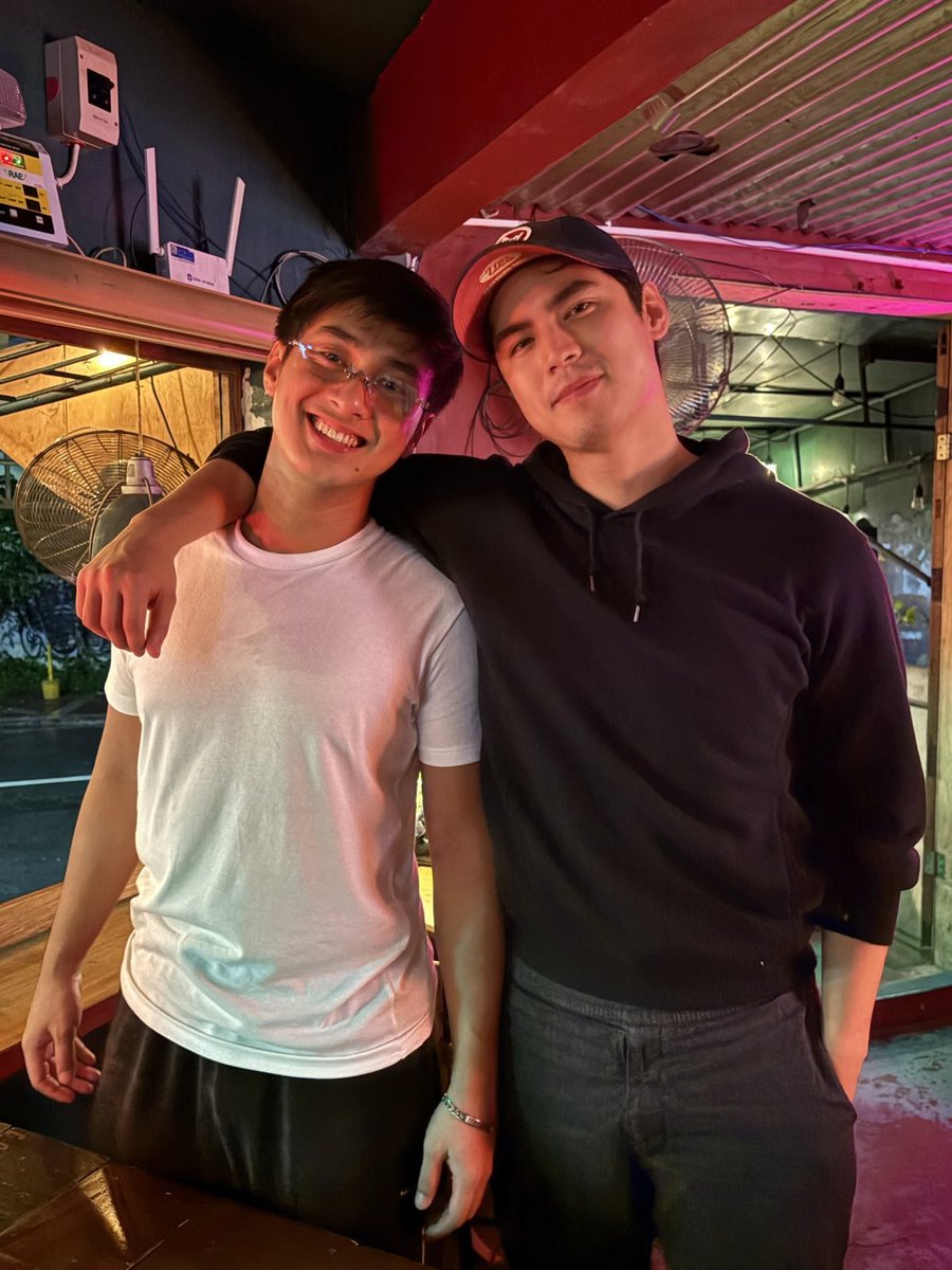 kowalerts's tweet photo. ELIJAH CANLAS, EMILIO DAEZ AND JM IBARRA TOPBILL REGAL ENTERTAINMENT'S "ONE FOR THE ROAD" 

MANILA, Philippines — Elijah Canlas, Emilio Daez, and JM Ibarra headline Regal Entertainment’s upcoming comedy-drama One For The Road, a barkada road-trip film directed by acclaimed filmmaker Kip Oebanda.

Three of the most promising and capable actors of their generation, Canlas, Daez, and Ibarra bring their own distinct personalities and acting strengths to the film, portraying three friends whose lives are changed by an unexpected journey together.

The film follows four friends who escape the pressures of their working-class lives and embark on a road trip filled with hilarious adventures, unexpected conflicts, and unforgettable moments. Beneath the comedy is a touching story about friendship, grief, mental health, and the challenges of growing into adulthood.

JM Ibarra plays Garry, a fun-loving barista who often uses humor to hide his frustrations. Elijah Canlas port