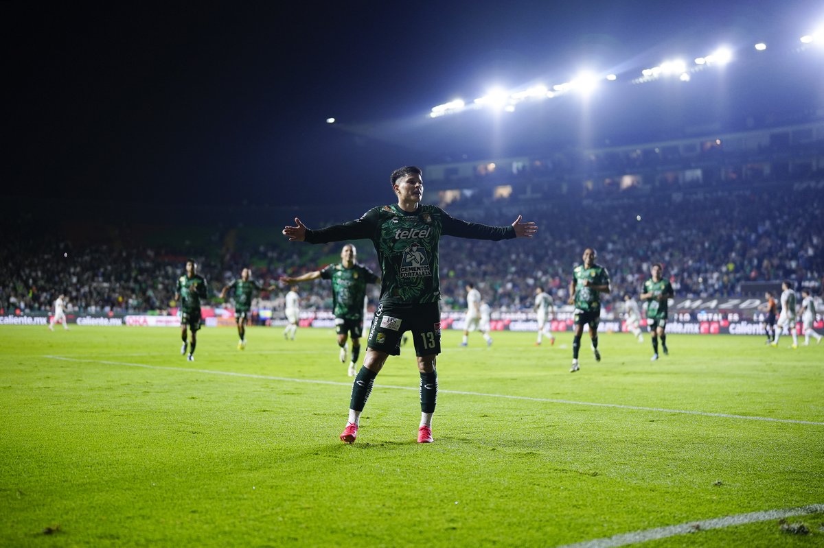 LigaBBVAMX's tweet photo. ¡La Fiera se queda con los 3️⃣ puntos en casa! 🏟️
No te pierdas el sólido triunfo de León ante Rayados. 🔥
🔗 Checa #ElResumen del encuentro: https://t.co/l7v0918DQC
#LaLigaDeLaAfición✨ | #J5 | #AP26 | #LEOMTY https://t.co/bQDQjXGeNX