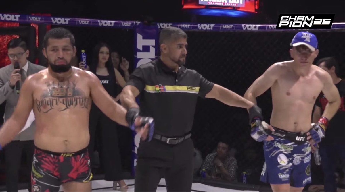 eajrtweets's tweet photo. Third time isn’t the charm for Carlos Tardio as he fights Jhasyb Orozco to a unanimous decision draw. Tardio missed weight and had a point deducted. Orozco was 2-0 against Tardio heading into the fight. #Champion25 https://t.co/pzYsb7tg4a