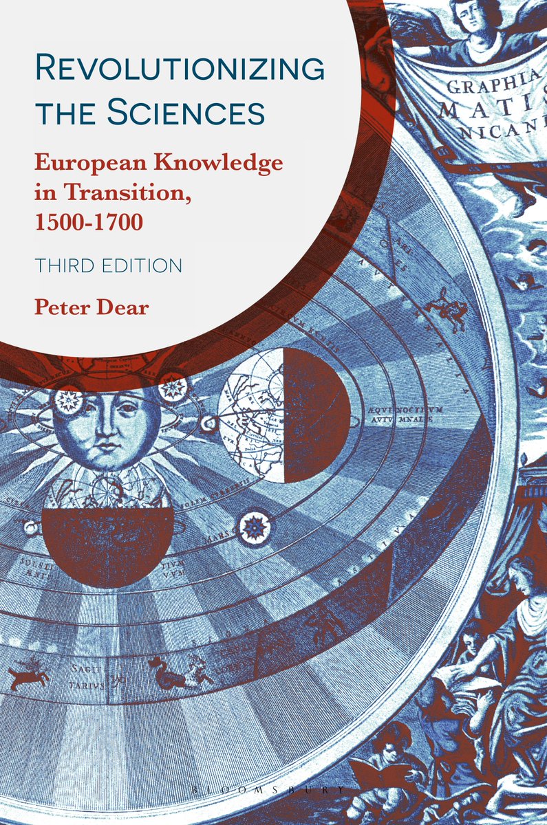 ApostrofKitap's tweet photo. Peter Dear, 1500’lerin Aristotelesçi doğa felsefesinde bilginin bilinen olguları nedenleriyle açıklamaya ve düşünsel kesinliğe ulaşmaya yöneldiğini, iki yüzyıl içinde ise tahmin, müdahale ve denetim kapasitesiyle ölçülmeye başladığını gösteriyor. Huygens’in denizde boylamı belirlemek üzere sarkaç hareketini inceleyip gemide çalışabilecek bir kronometre tasarlaması, bu dönüşümün merkezindeki bağı açığa çıkarıyor: matematiksel kuram, alet yapımı ve Batı Avrupa’nın ticari-denizaşırı yayılması aynı bilgi düzeninde buluşuyor. Bacon’ın devlete yararlı kolektif araştırma tasarısından gözlem ve deneyin yeni kurumlarına, doğa tarihinin sınıflandırma tablolarından Newtonculuğun sonradan ayıklanmış mirasına uzanan çizgi, modern bilimin tek bir yöntemden doğmadığını; “neden bilmek” ile “nasıl yapılacağını bilmek” arasındaki ağırlığın, dünyayı yönetmeye dönük kurumlar ve pratikler içinde yer değiştirdiğini ortaya koyuyor.

Bilim Devrimleri: 1500–1700 Arasında Avrupa’da Bilginin Dönüşümü Osman Baran Kaplan'ın çevirisiyle @bounyayinevi'nden çıkıyor.