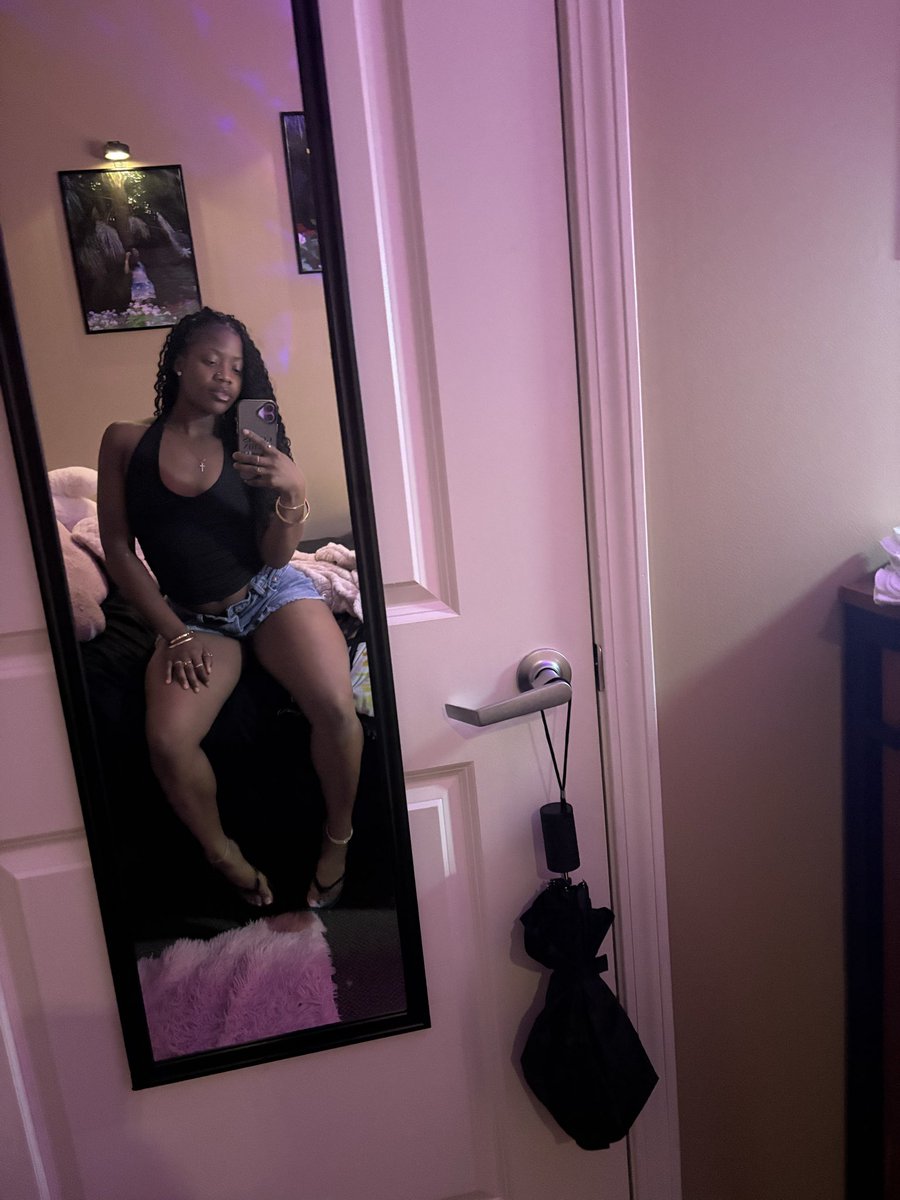 amariisimonee's tweet photo. #mirrorpics all day https://t.co/xFTS56tZyg