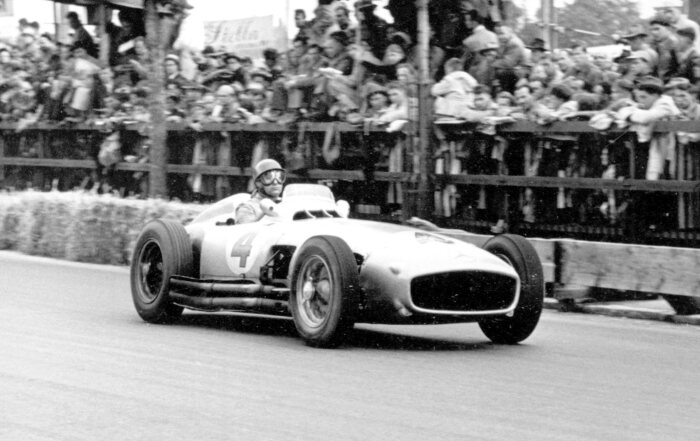 MsportXtra's tweet photo. #F1 #OnThisDay, August 22nd 1954. At the temporary street circuit Bremgarten, Juan Manuel Fangio won the #SwissGP in the @MercedesAMGF1 . José Froilán González was 2nd in the @ScuderiaFerrari with Hans Hermann (Mercedes) taking 3rd. https://t.co/OPEkK3U3s1 #MsportXtra https://t.co/sGAnJFMzbA