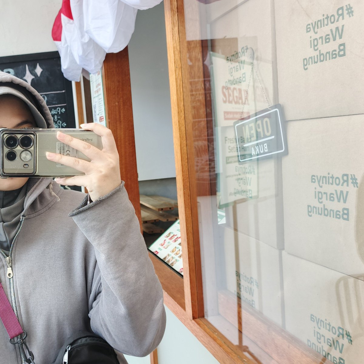 nuniyeo's tweet photo. first time nya @nuniyeo ㅡ 1#

Roti Segar by Bonbake

barusan aku kayak orang bego banget nanhiss, liat kan titiknya ada di dalem mekdi? jdi aku barusan jalan muterin tuh drive thru mekdi 😭 trs pas sadar ga ada, aku masih positif thinking, mungkin udh tutup tapi lupa hapus gmaps https://t.co/1WAaU7tIob