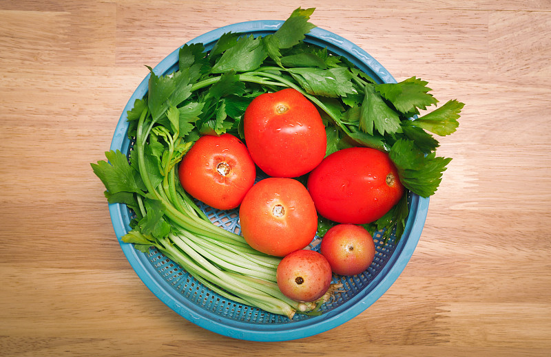 Kp69Hot's tweet photo. Stocked up on fresh, crisp spinach, ripe avocados, and sweet cherry tomatoes for the week’s healthy meals—quick, easy, and so flavorful!， https://t.co/wJmCvyU96O