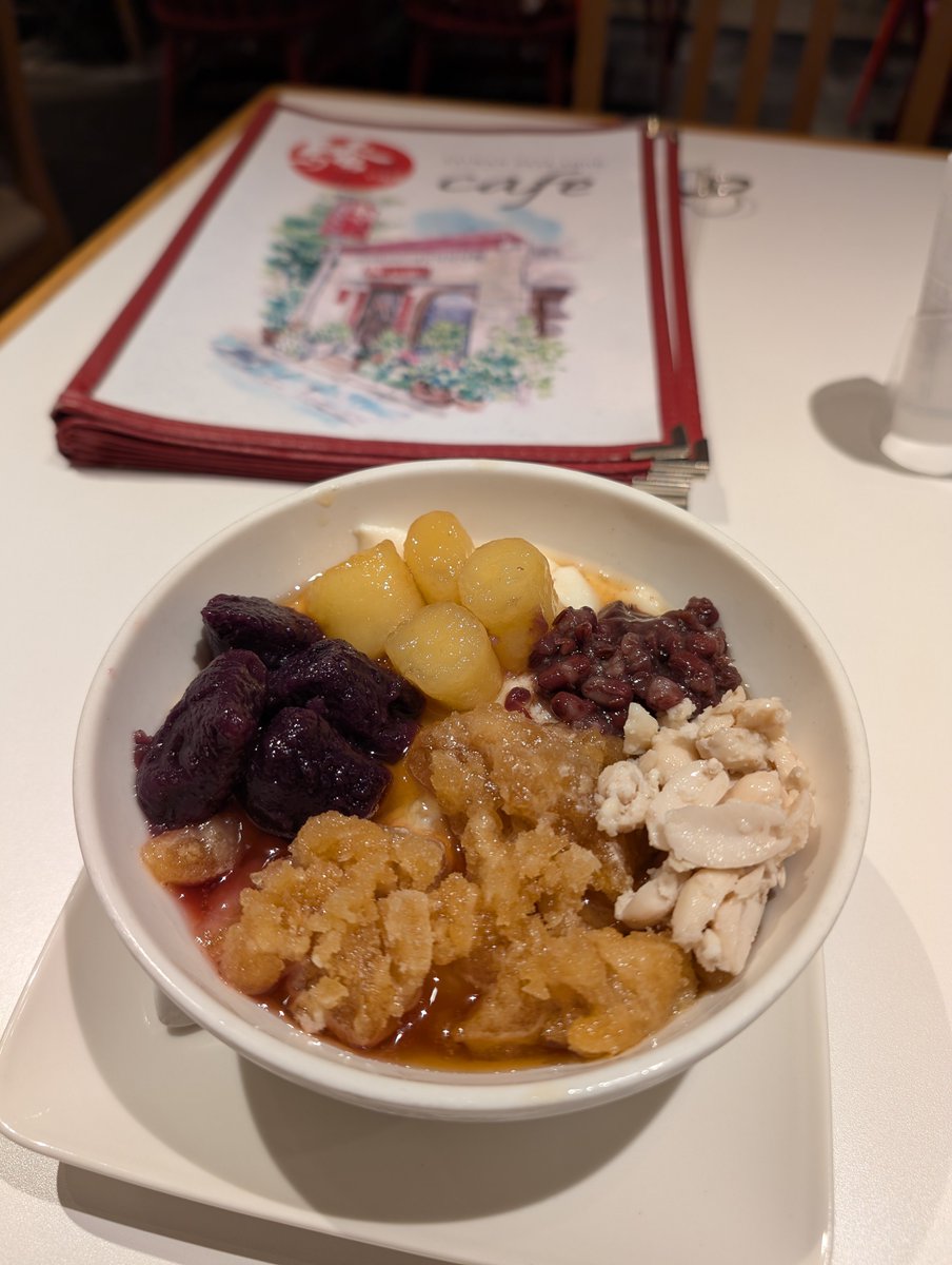 kuroumaB's tweet photo. 好きすぎて、また豆花を食べてしまった。
いくら豆乳由来と言っても、トッピングで太るやつ💦 https://t.co/KVMynZ9JF8