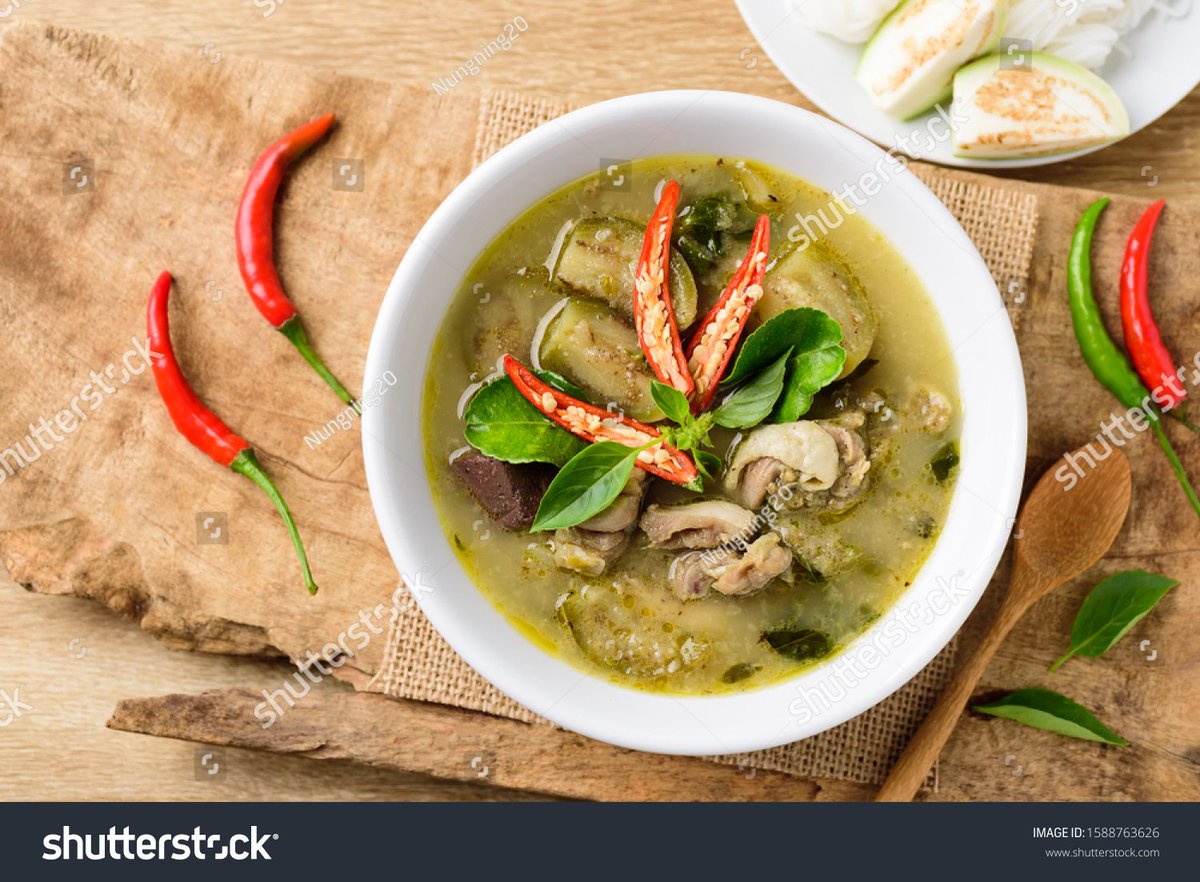 TayanaBastos1's tweet photo. Tried vibrant Thai green curry tonight — creamy coconut milk, aromatic lemongrass, and spicy kaffir lime leaves hit all the right notes for a cozy weekend meal. ， https://t.co/eYj4PZT4RG