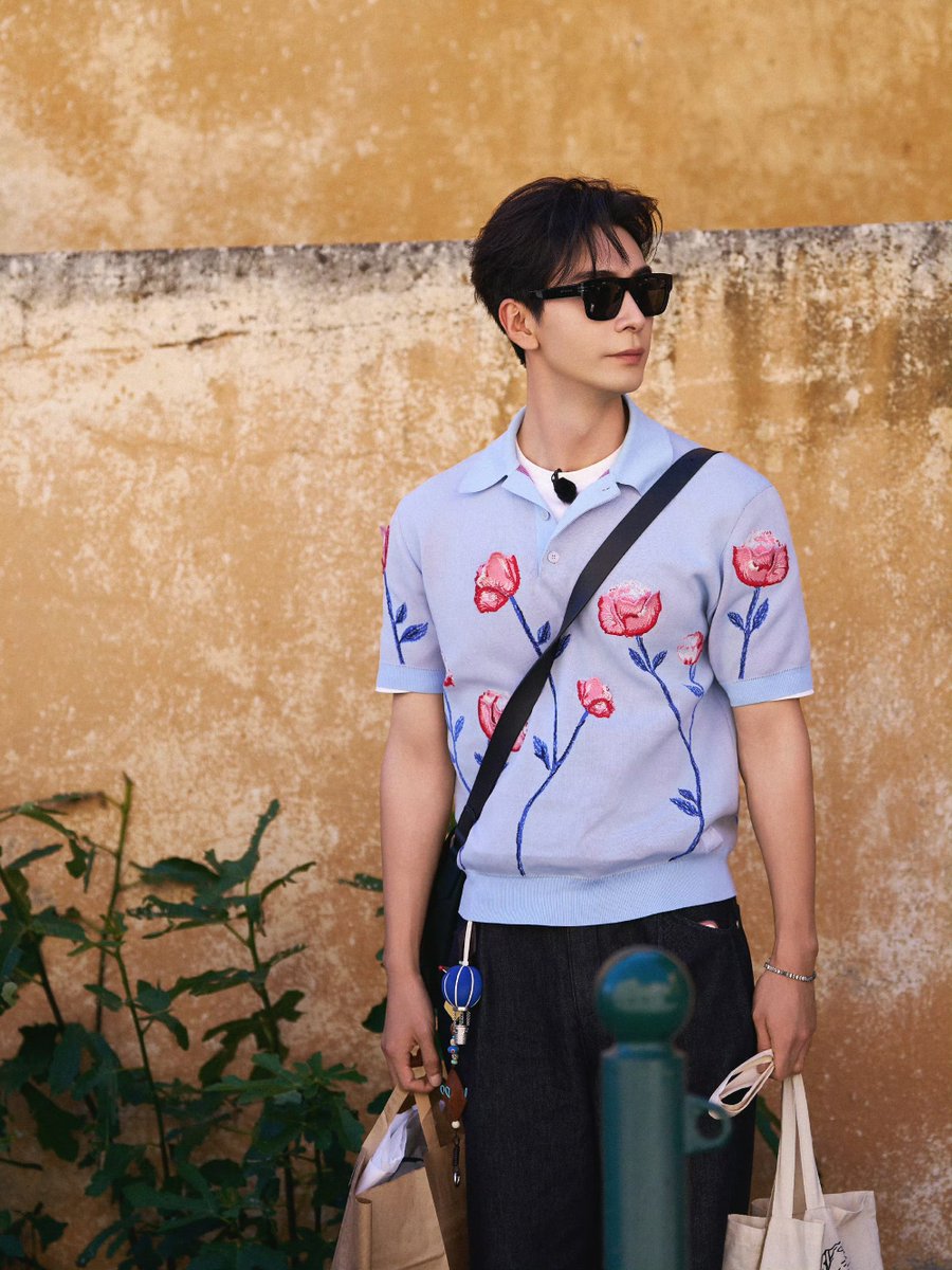 PaToi726624's tweet photo. ความผ่อนคลายในช่วงเดินทาง ตอนใต้ของฝรั่งเศส
CXX studio weibo
#earthsuperfresh2
#地球超新鲜
#wowtheworld2
#DiQiuChaoXinXian
#เฉินซิงซวี่ #ChenXingxu
#陈星旭
#OliverChen https://t.co/gDOb9JxFMn