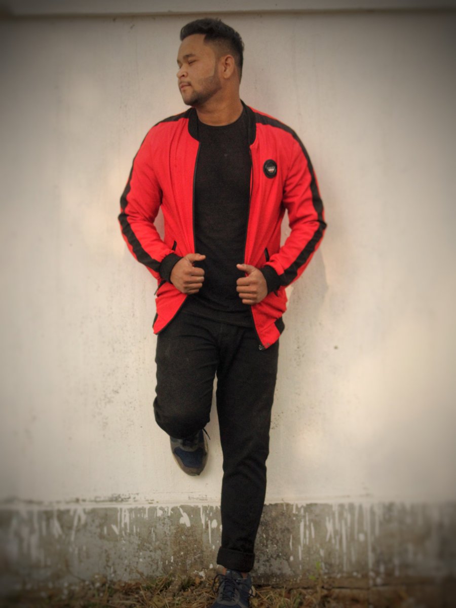 Wo1f_MMA's tweet photo. Dressing like the villain they warned you about,
If vibe were people, I'd be wearing this.❤️🖤
#streetstyle #redjacket #mensfashion https://t.co/bCtAX9sMr4