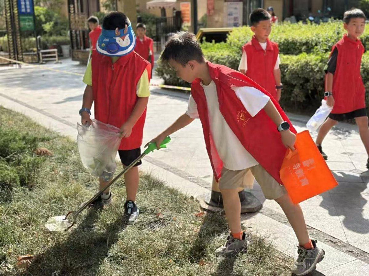 zd0liMaMv1CaIoE's tweet photo. [Join our neighborhood clean-up this Saturday (9AM-12PM)! Free gloves u0026 snacks provided. Let’s spruce up our community together  RSVP here: https://t.co/ZS1EccrsqU]， https://t.co/eeYot8QVvc