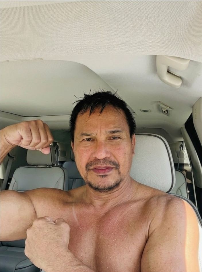 ang_gusto's tweet photo. Ang hot naman ni @DaddyJimDizon!
Pwede kaya siya matikman?
Sino may kakilala o nakatikim na sa kanya? https://t.co/Ldce9j70jj
