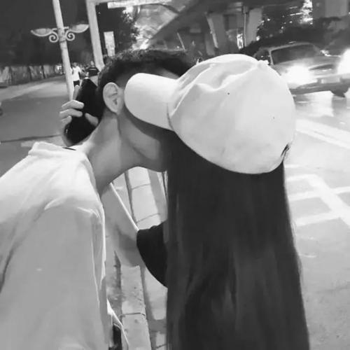 CommonsMag93231's tweet photo. 💐 🌟 Attended a comet viewing party, skies streaking silver – celestial cheers, nights noteworthy. https://t.co/0KhFH0nWZ5