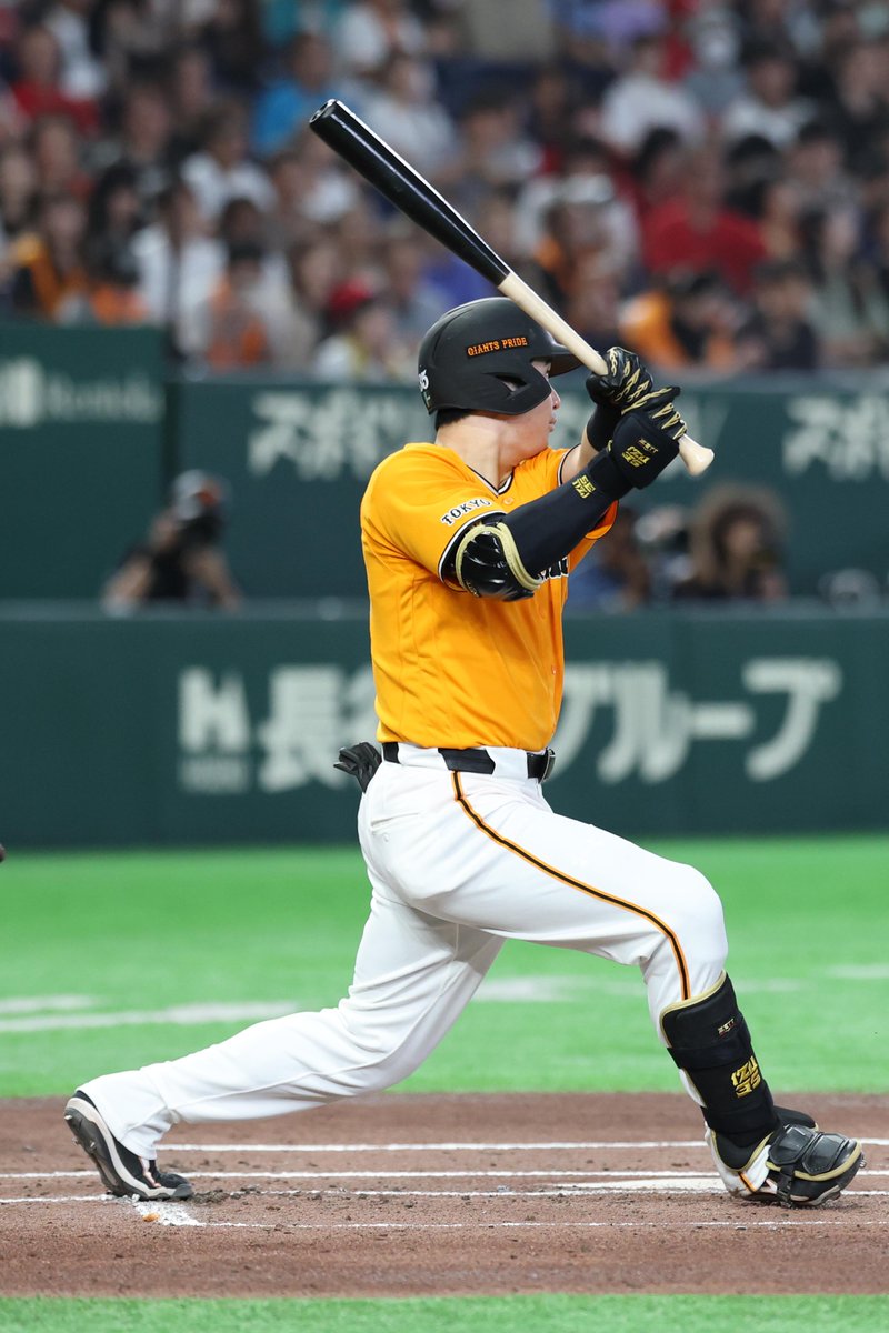 TokyoGiants's tweet photo. 【一回裏】巨人0-0広島

#泉口友汰 選手がレフトオーバーの2塁打！👍 https://t.co/wP9ooaPxI5
