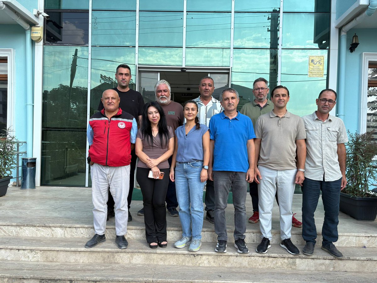 VetHekimSen's tweet photo. 📍Manisa

Genel Başkan Yardımcımız Mesut Güneş tarafından Salihli İlçe Tarım ve Orman Müdürlüğü ziyaret edildi.

İlçe Müdürü Sayın Murat Yasak ile görüşüldü. Ardından meslektaşlarımızla bir araya gelindi. Mesleki sorunlarımız üzerine istişare edilip, Bakanlık görüşmelerimiz ve yaptığımız çalışmalar hakkında bilgi paylaşıldı.

İlçe Müdürümüze, mesai arkadaşlarımıza misafirperverlikleri ve samimi sohbetleri için teşekkür ederiz.

#VeterinerHekimSendeyiz
#TekSağlık